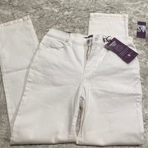 NWT Gloria Vanderbilt white jeans